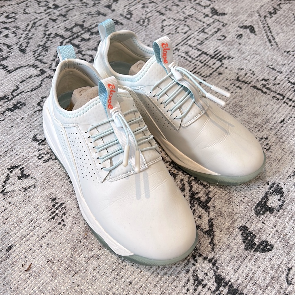 Clove Sneakers in Fresh Mint!